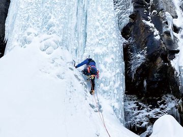 Stay Warm While Climbing: The Importance of Base Layers