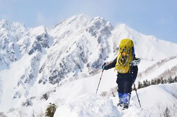 How to Layer for Hiking in the Winter